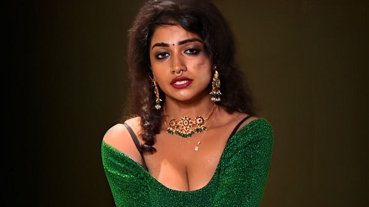 South Actress Lavanya Showing Ass and Slight Pussy